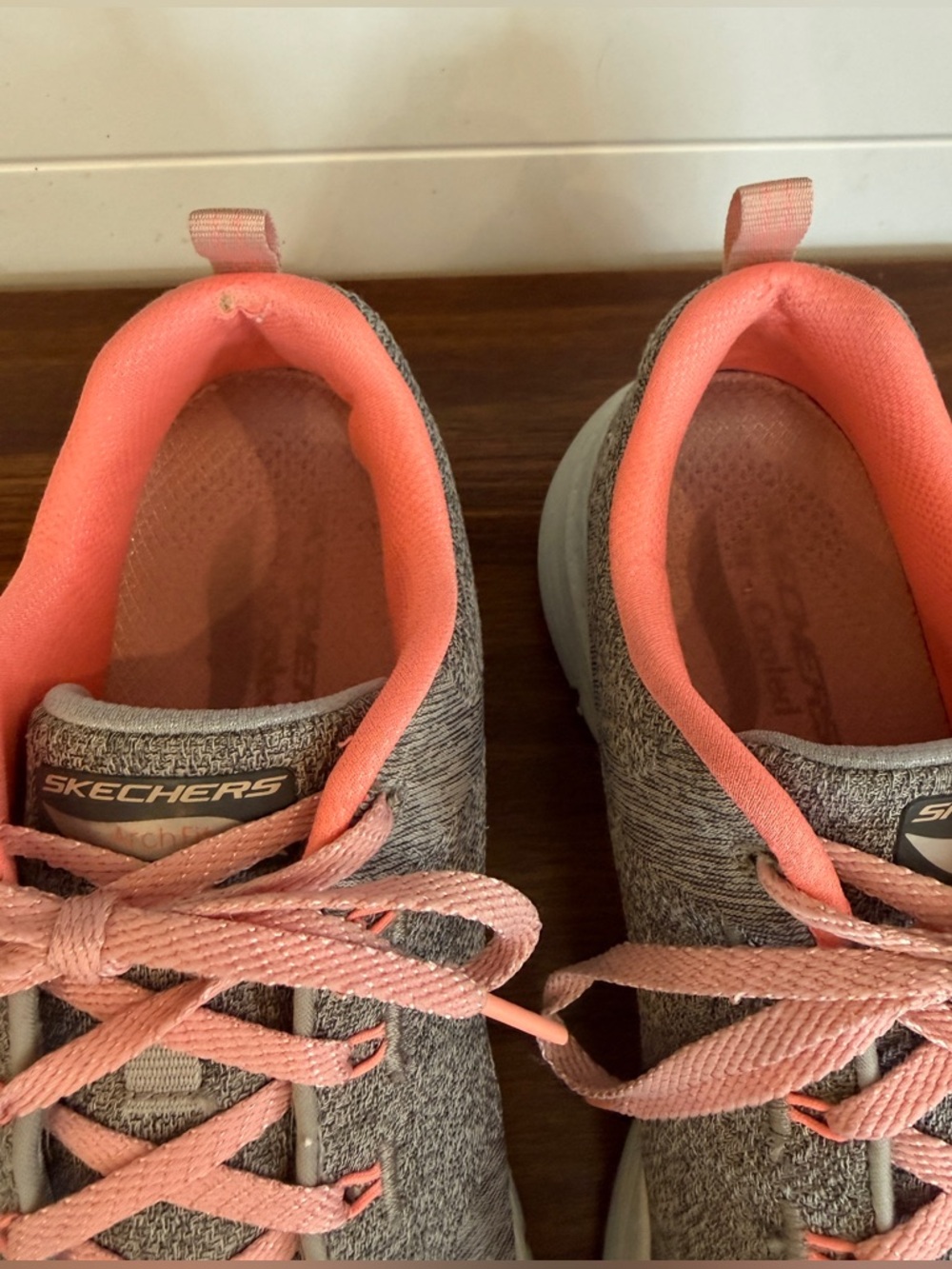 Skechers Arch Fit Sneakers Women’s Size 10 Gray Pink Comfort Walking - Picture 5 of 8